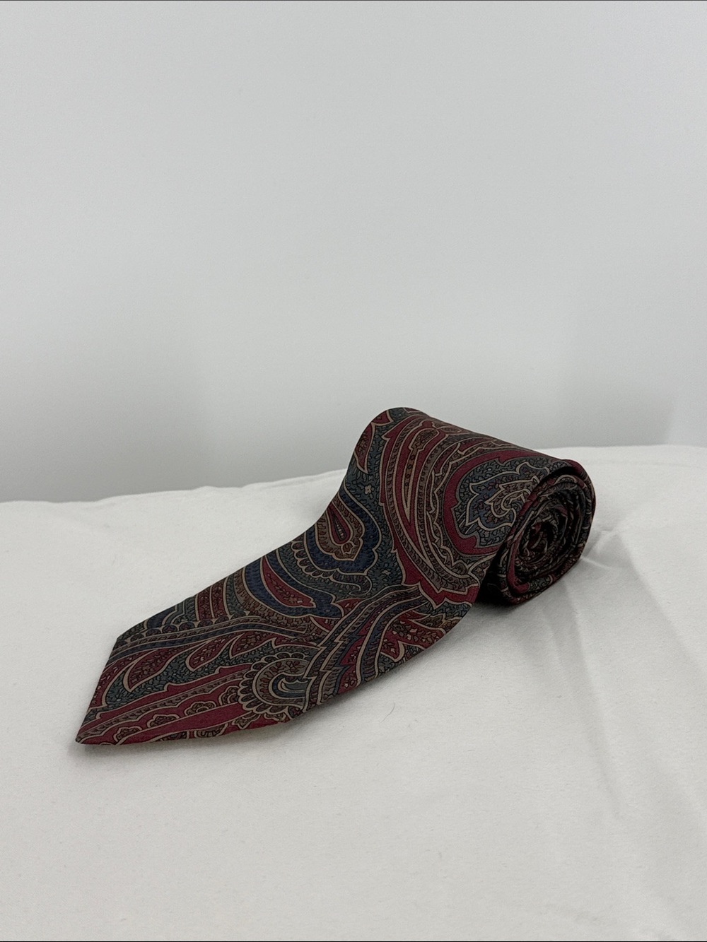Classic Paisley Men’s silk Tie in Burgundy and Navy made in Italy